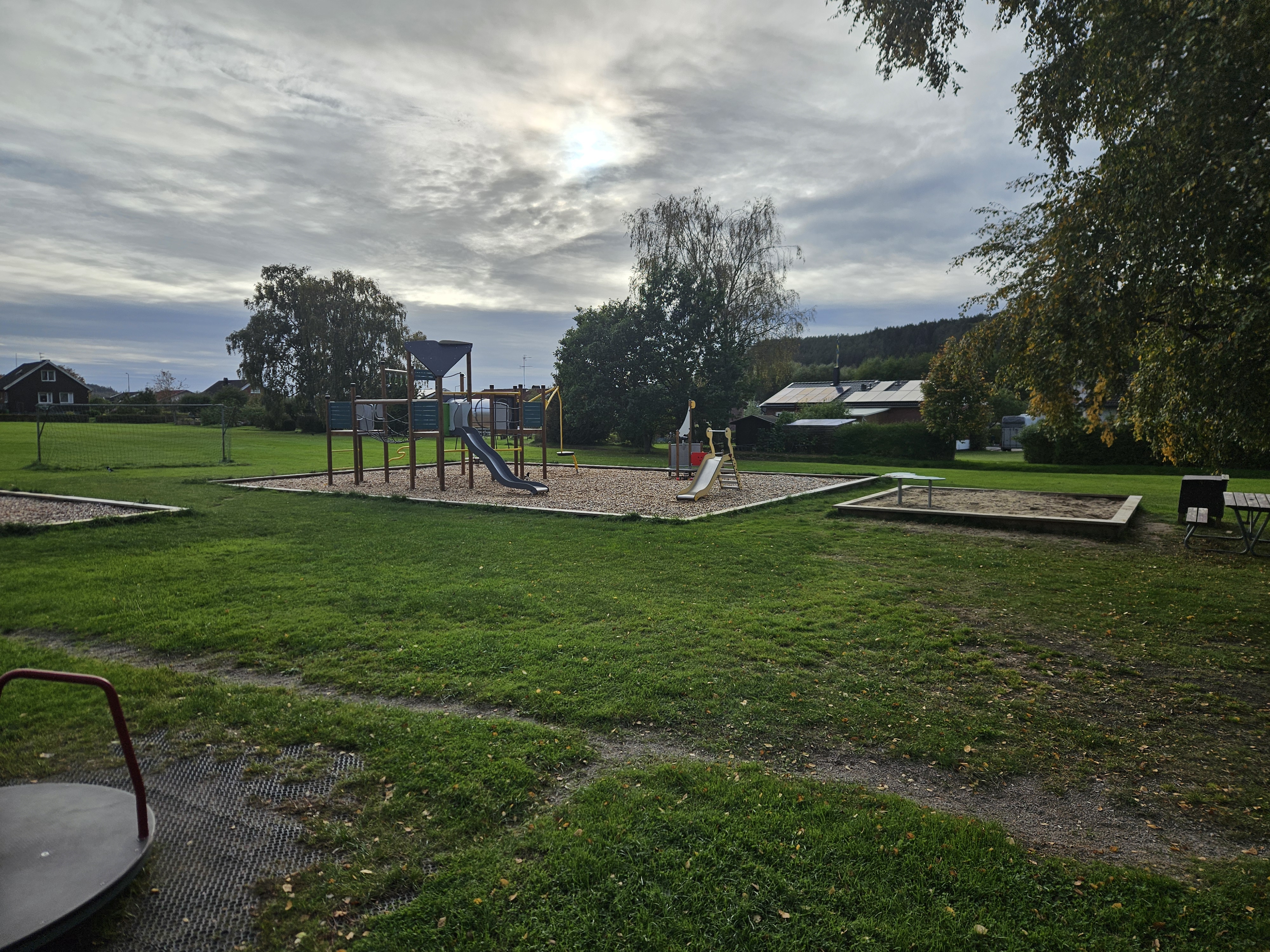 Den nya klätterställningen i lekparken